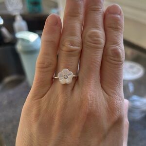 Pandora Elegant White Flower Ring